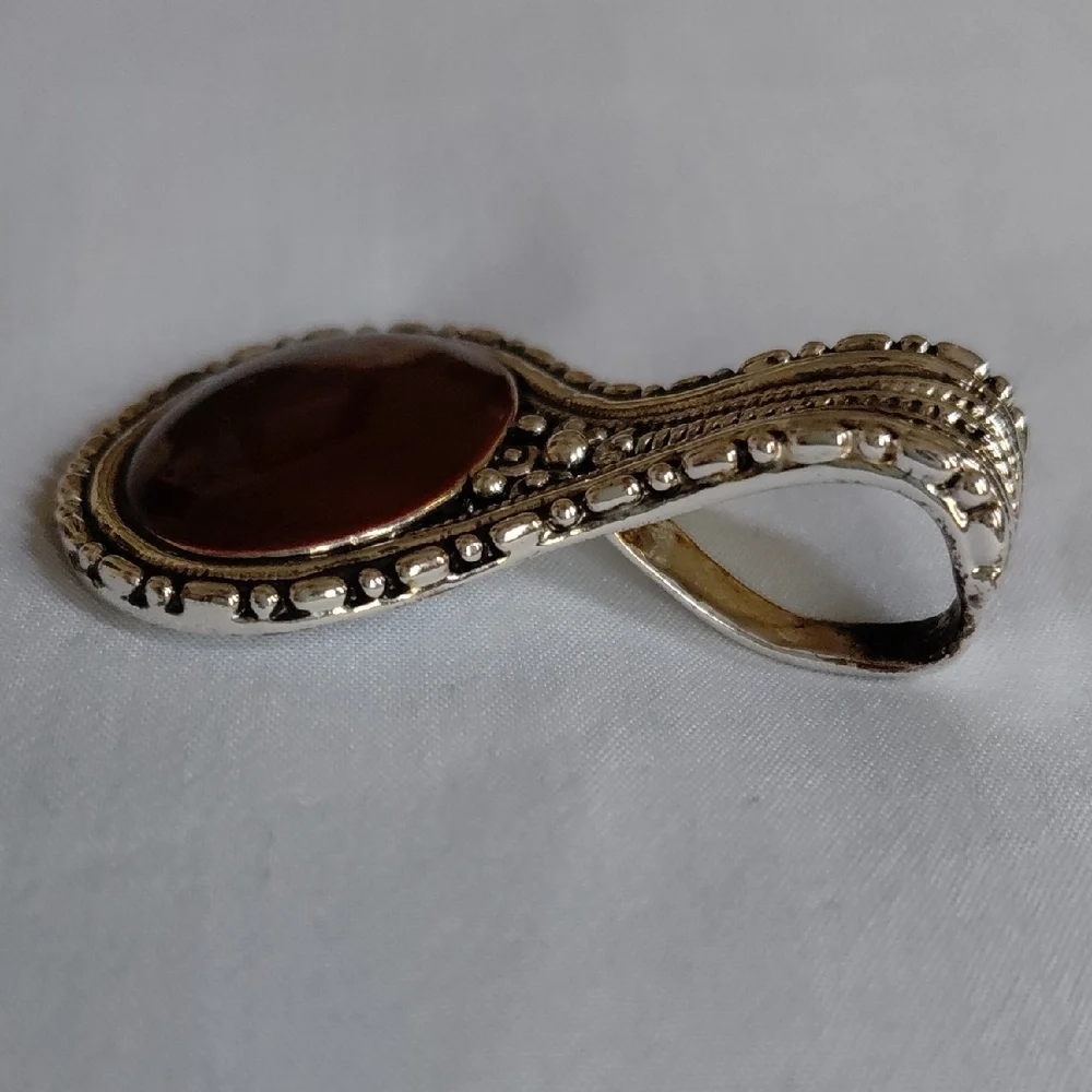 Elegant Silver and Red Pendant - Picture 4 of 8